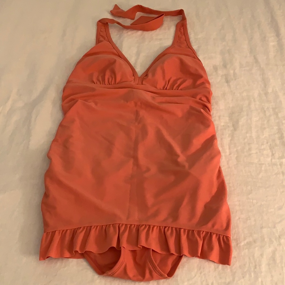 Jessica Simpson maternity swimsuit